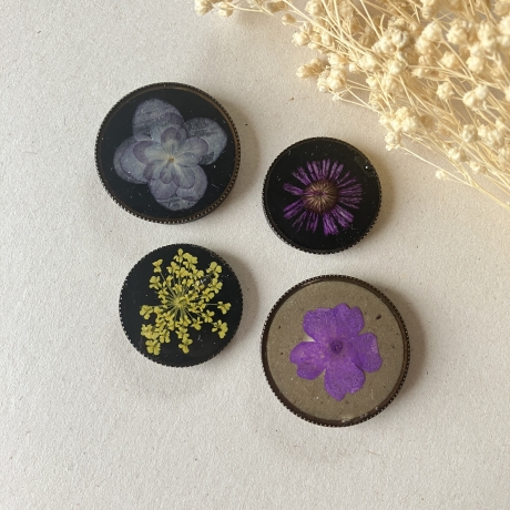 4 dekorative Vintage Magnete mit gepressten Blumen (B-Ware)