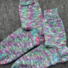 Handgestrickte Socken aus selbstgefärbter Wolle, Größe 42/43