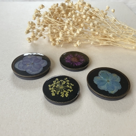 4 dekorative Vintage Magnete mit gepressten Blumen