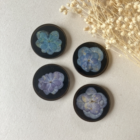 4 dekorative Vintage Magnete mit gepressten Blumen (C-Ware)