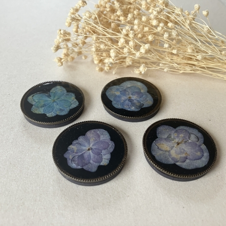 4 dekorative Vintage Magnete mit gepressten Blumen (C-Ware)