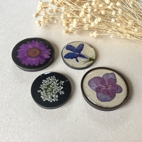 4 dekorative Vintage Magnete mit gepressten Blumen (B-Ware)
