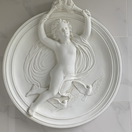 Wunderschöne Flachreliefdarstellung des Tages. 55 cm.