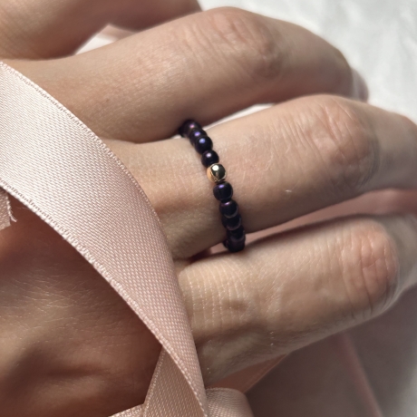 Schöner, elastischer Ring aus Hämatit, Blutstein, Edelstein.