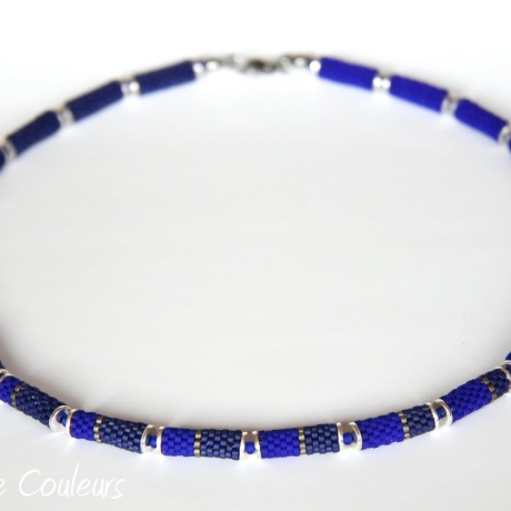 Halskette aus Delica-Glasperlen in zwei blauen Nuancen und Silber
