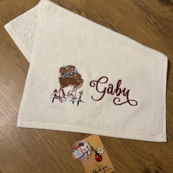 Personalisiertes Handtuch mit hochwertiger Stickerei. Dein Unikat