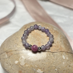 Flexibler Ring aus Amethyst und Achat. Edelstein, Heilstein.