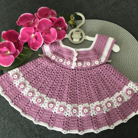 Taufset/Sommer, Kleid Hut Schühchen Stirnband gehäkelt mit Blüten