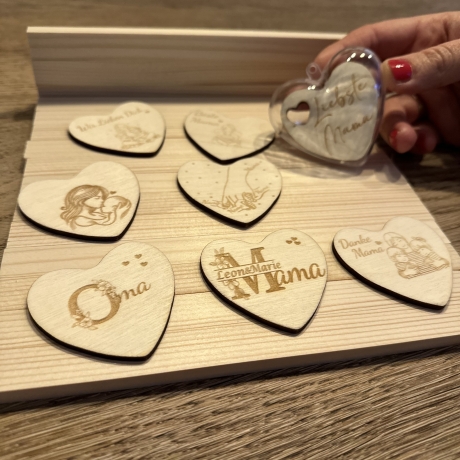 Personalisiertes Acryl-Herz mit Holz-inlay 