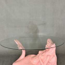 Der Tisch der schönen Meerjungfrau mit Glas.