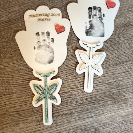 Holzblume mit Handabdruck – personalisiert
