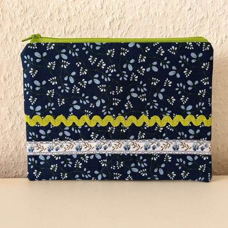 Schminktäschchen Etui blau grün Blümchen Bordüre