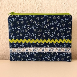 Schminktäschchen Etui blau grün Blümchen Bordüre