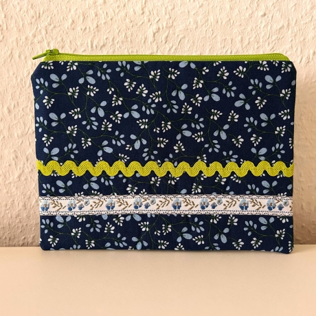 Schminktäschchen Etui blau grün Blümchen Bordüre