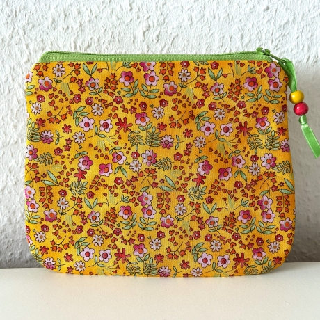 Schminktäschchen Etui abgerundet gelb grün rot Blümchen