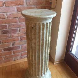 Runde, hohe griechische Säule. 100 cm.