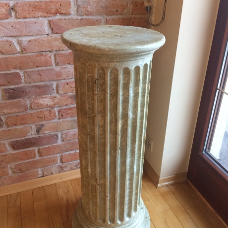 Runde, hohe griechische Säule. 100 cm.