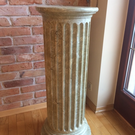 Runde, hohe griechische Säule. 100 cm.