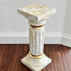 Schön bemalte griechische Säule. 68 cm.