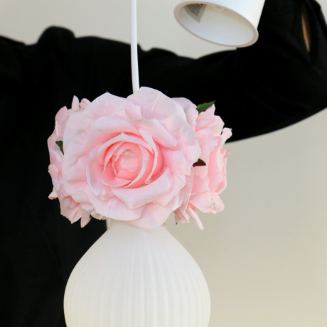 Romantische Lampe mit Rosa Rosenblüten für das Mädchenzimmer