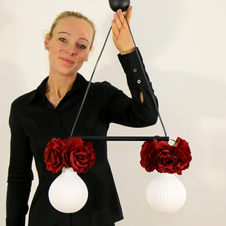 Romantische Lampe mit Blumen & Rosenblüten in Dunkelrot, Unikat