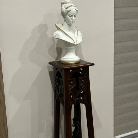 Wunderschöne Büste der Marquise. 51 cm.