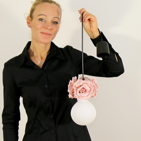 Romantische Lampe mit Blumen & Rosenblüten in Altrosa, Unikat