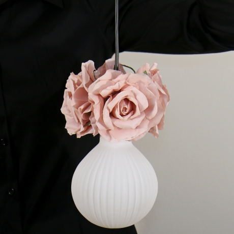 Romantische Lampe mit Blumen & Rosenblüten in Altrosa, Unikat