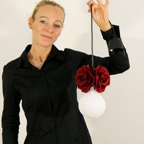 Romantische Lampe mit Blumen & Rosenblüten in Dunkelrot, Unikat