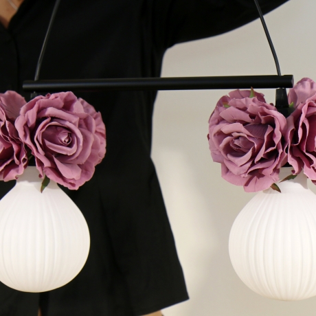 Romantische Lampe mit Blumen & Rosenblüten in Lila, Unikat
