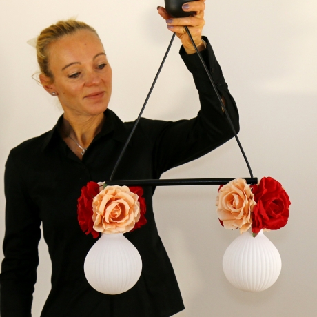 Romantische Lampe mit Blumen & Rosenblüten in Rot und Orange