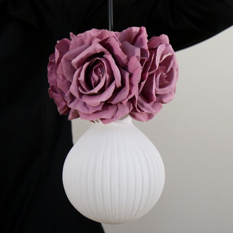 Romantische Lampe mit Blumen & Rosenblüten in Lila, Unikat