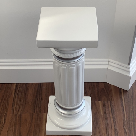 Schön bemalte griechische Säule. 68 cm.