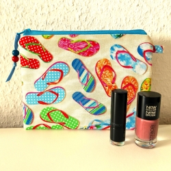 Flaches Schminktäschchen Flip-Flops