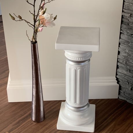 Schön bemalte griechische Säule. 68 cm.