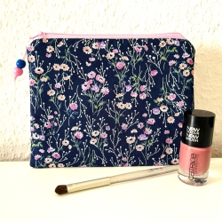 Flaches Schminktäschchen Dunkelblau Rosa Violett Blümchen 18x14cm