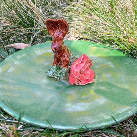 Ceramic decorative plate rabbit with rose petals