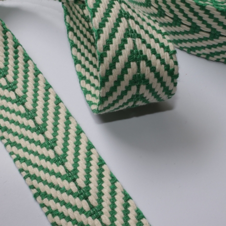Gurtband Baumwolle Fischgrät grün / natur 40 mm Chevron recycelt