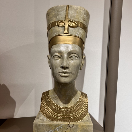 Schöne Büste der ägyptischen Königin - Nofretete 52 cm.