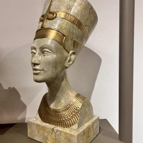 Schöne Büste der ägyptischen Königin - Nofretete 52 cm.