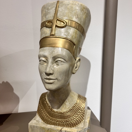 Schöne Büste der ägyptischen Königin - Nofretete 52 cm.