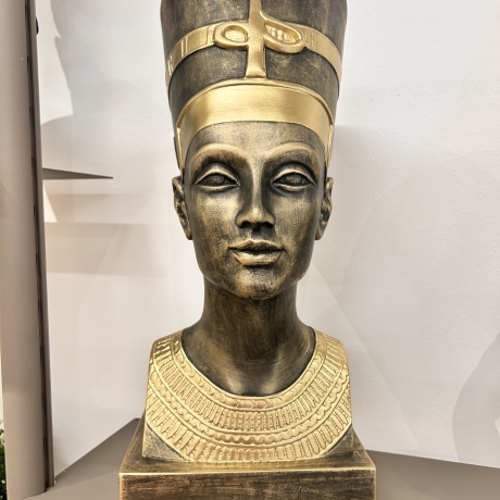 Schöne Büste der ägyptischen Königin - Nofretete 52 cm.