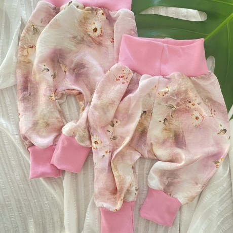 Pumphose aus Leinen mit rosa Blumenmuster