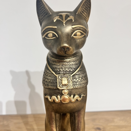 Schöne Figur einer ägyptischen Katze. Bastet 31 cm.