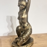 Schöne Tänzerfigur mit goldenen Akzenten. 37 cm.