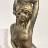 Schöne Tänzerfigur mit goldenen Akzenten. 37 cm.
