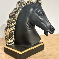 Figur eines Pferdekopfes. 19 cm.