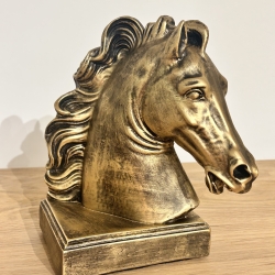 Figur eines Pferdekopfes. 19 cm.