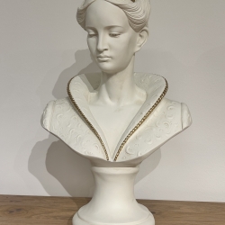 Wunderschöne Büste der Marquise. 51 cm.