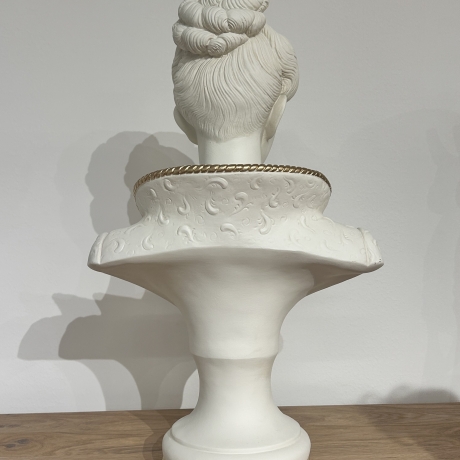 Wunderschöne Büste der Marquise. 51 cm.